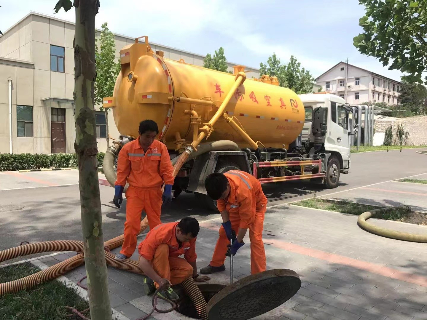 施秉化粪池清理与5-8吨吸粪车施工效率分析